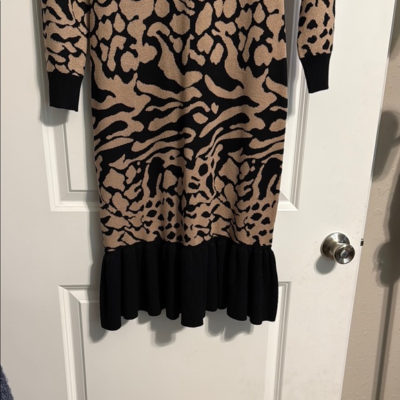Leopard Print V-Neck Dress - Picture 4 of 4